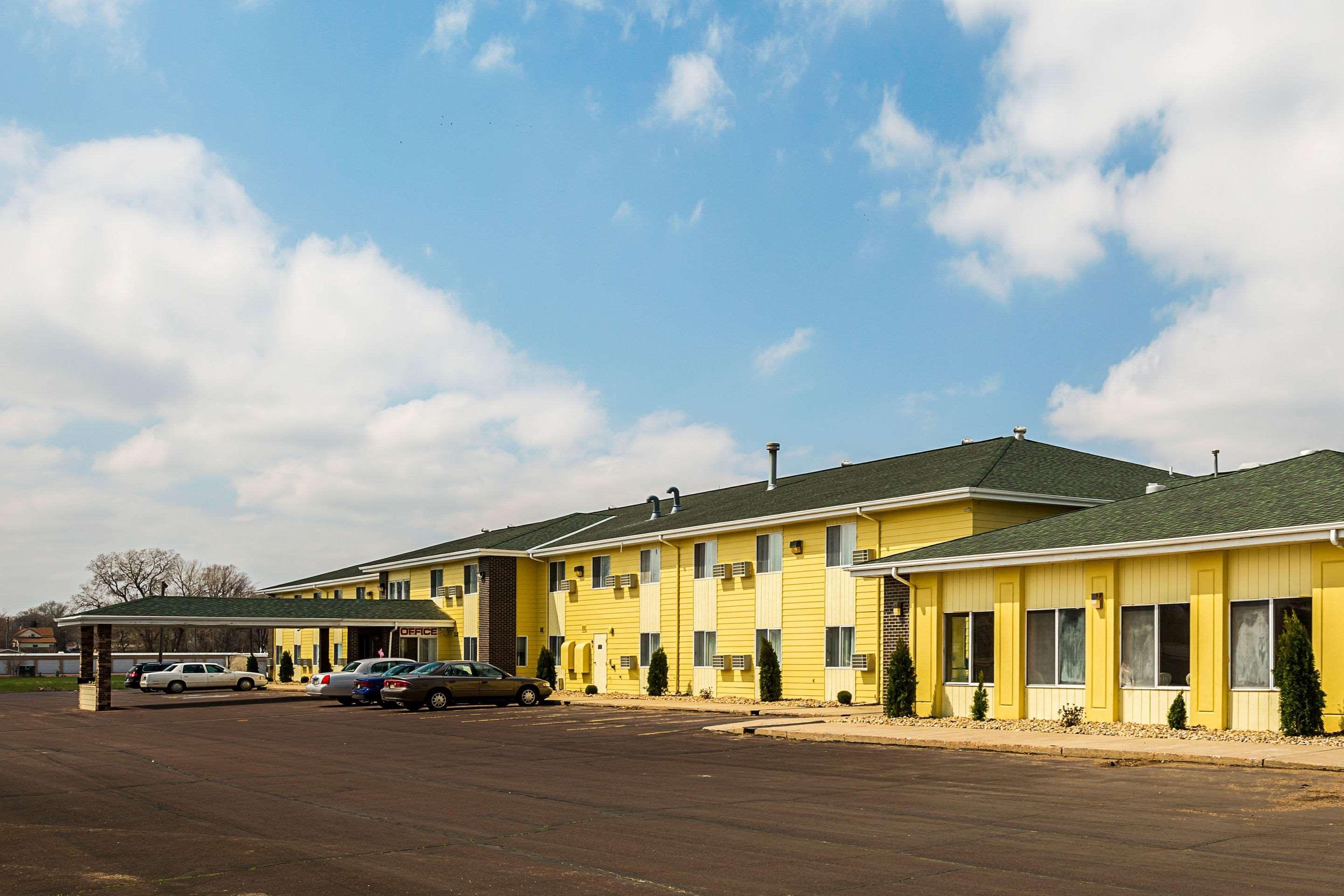 Quality Inn Mitchell Exterior photo